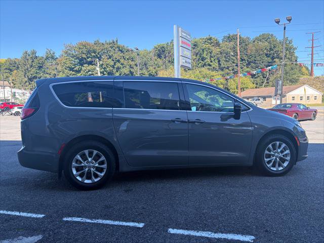 Certified 2025 Chrysler Pacifica Select AWD/4WD image 6