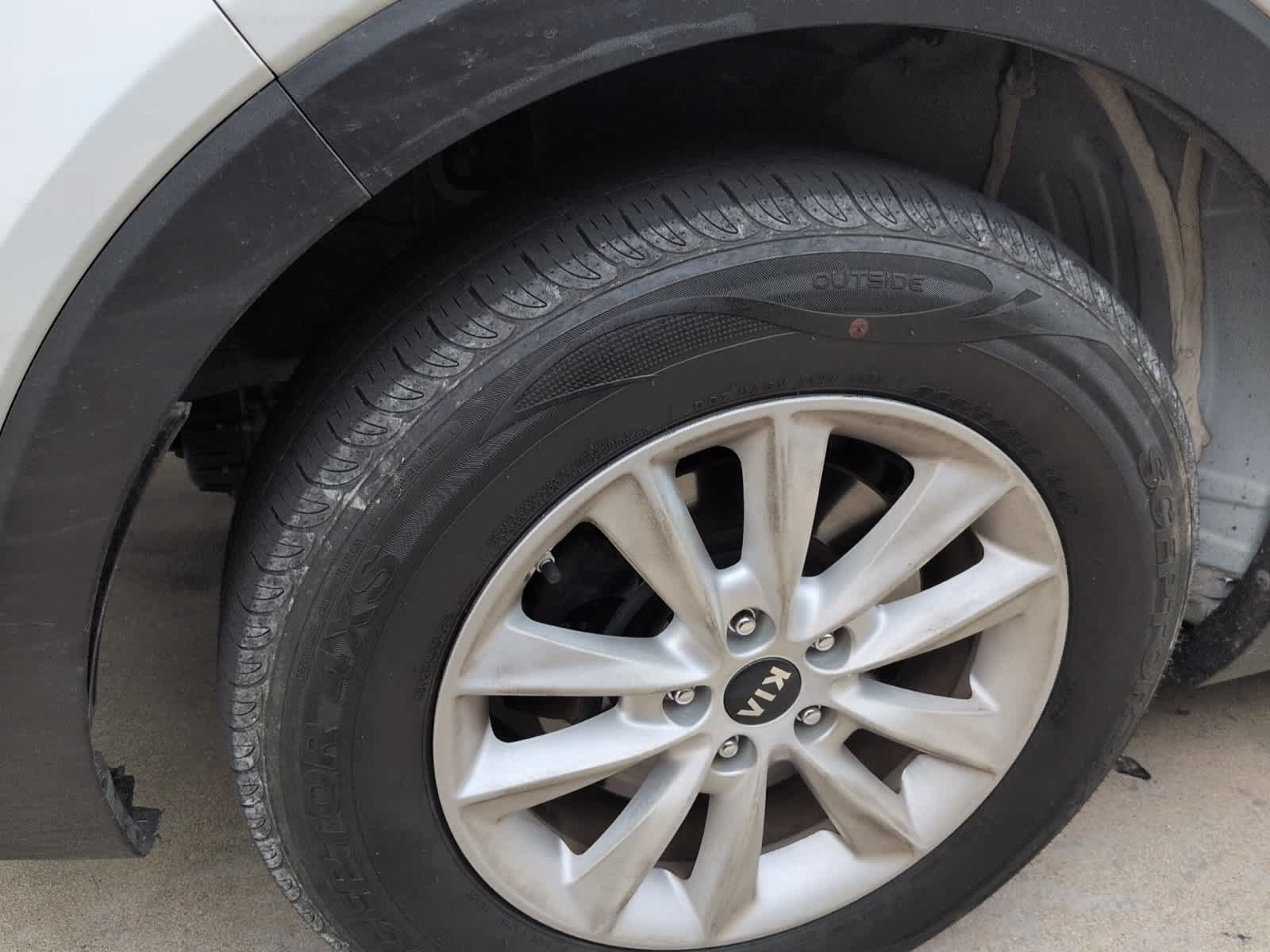 Used 2019 Kia Sorento L FWD image 2