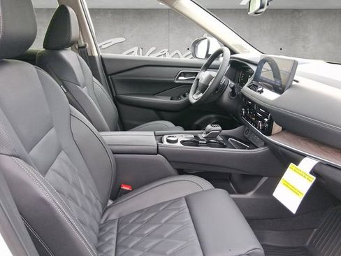 New 2026 Nissan Rogue Platinum image 24