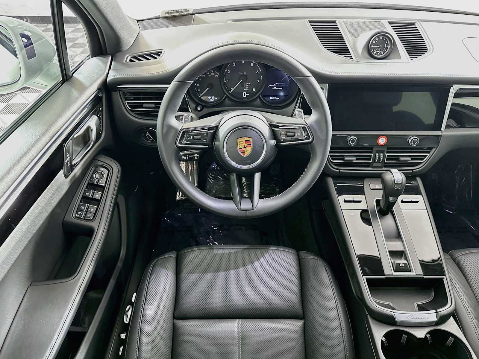 Certified 2026 Porsche Macan AWD/4WD image 24