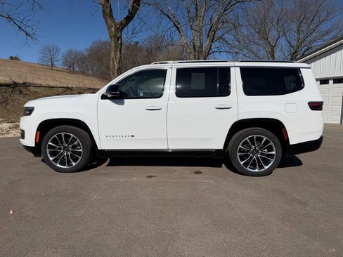 Used 2023 Jeep Wagoneer Series III w/ Premium Group I image 8