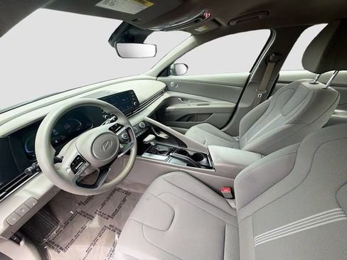 Used 2024 Hyundai Elantra SE FWD image 20