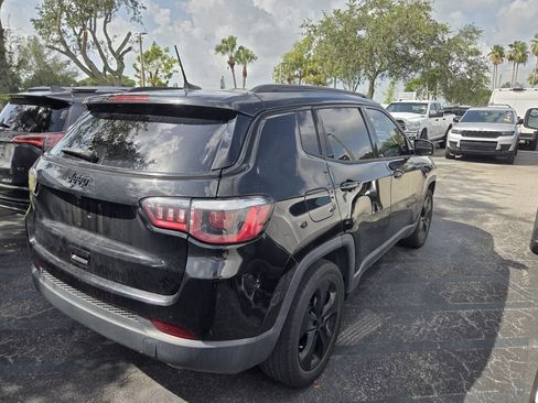 Used 2020 Jeep Compass Latitude FWD image 5