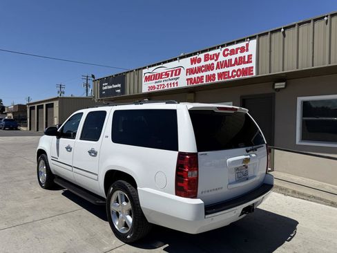 Used 2014 Chevrolet Suburban LTZ RWD image 6
