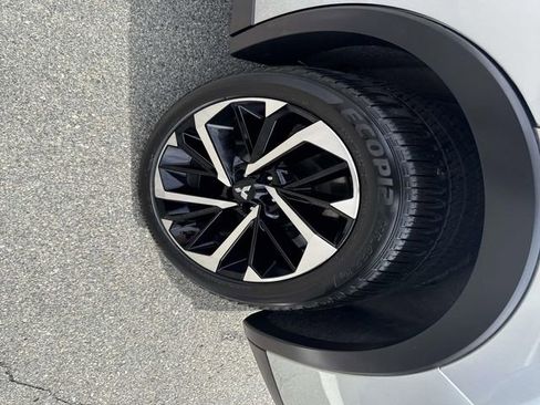 Used 2024 Mitsubishi Outlander SE Black Edition image 17