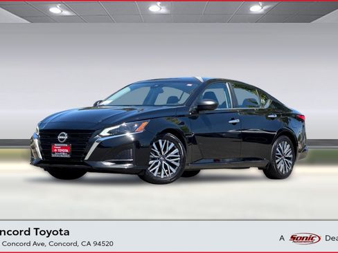 Used 2025 Nissan Altima 2.5 SV FWD image 1