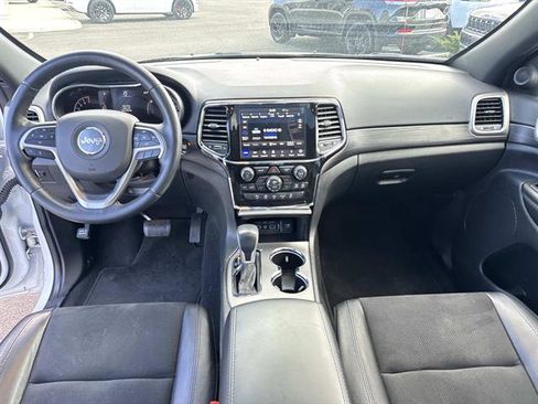 Used 2022 Jeep Grand Cherokee Laredo X AWD/4WD image 9