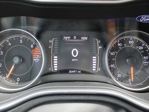 Used 2020 Jeep Cherokee Latitude Plus w/ Cold Weather Group AWD/4WD image 23