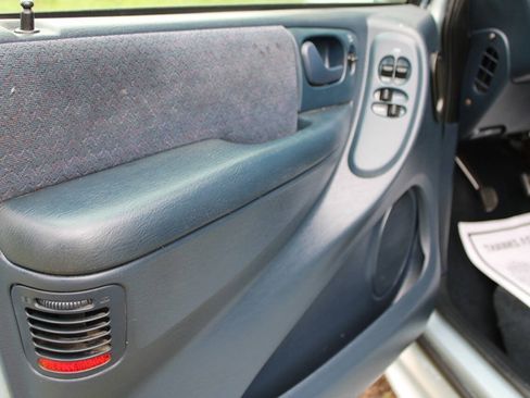 Used 2001 Chrysler Town & Country LX FWD image 14