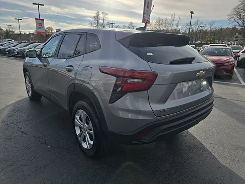 Used 2024 Chevrolet Trax LS image 6