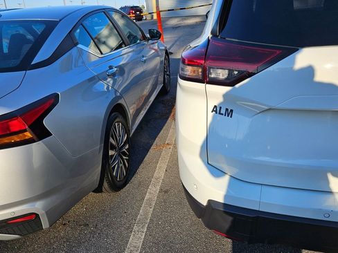 Used 2024 Nissan Rogue S image 6