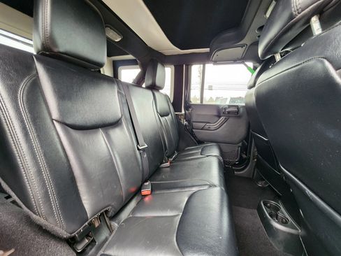 Used 2017 Jeep Wrangler Unlimited Sahara image 44