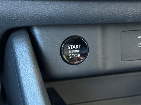 Used 2024 Nissan Rogue SV image 24