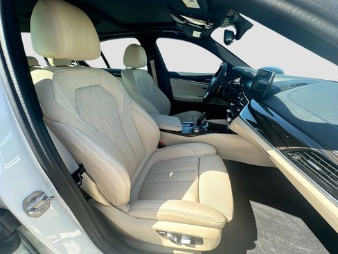 Certified 2023 BMW 530i RWD image 28