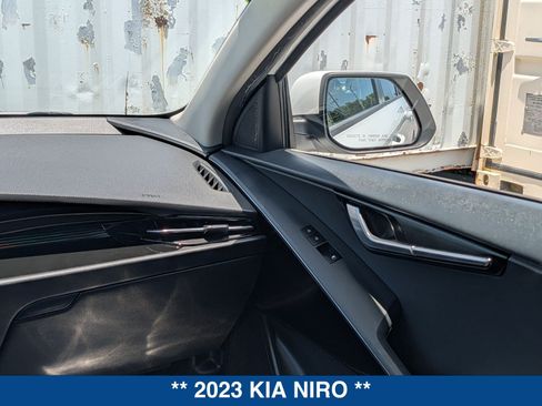 Used 2023 Kia Niro EX FWD image 17