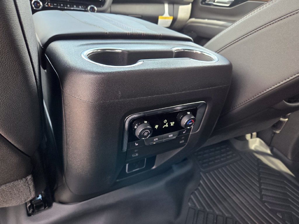 Used 2026 Chevrolet Suburban High Country RWD image 12