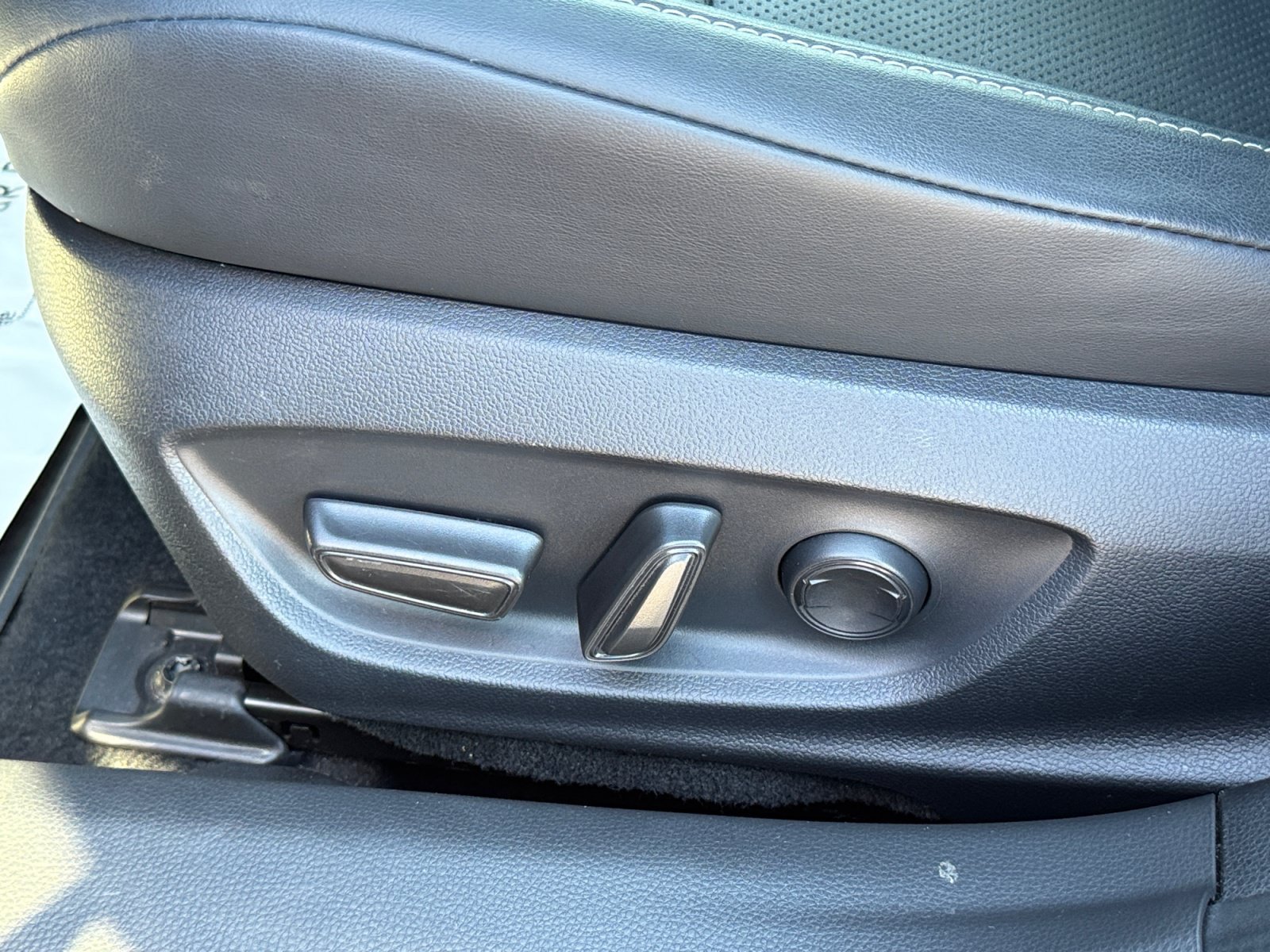 Used 2023 Toyota Prius XLE AWD/4WD image 16