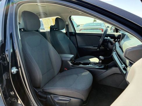 Used 2025 Kia K4 LXS image 35