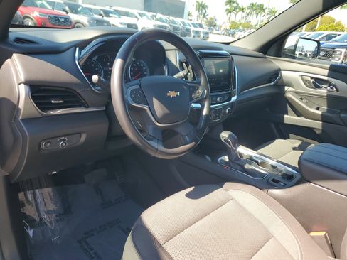 Used 2022 Chevrolet Traverse LT image 9