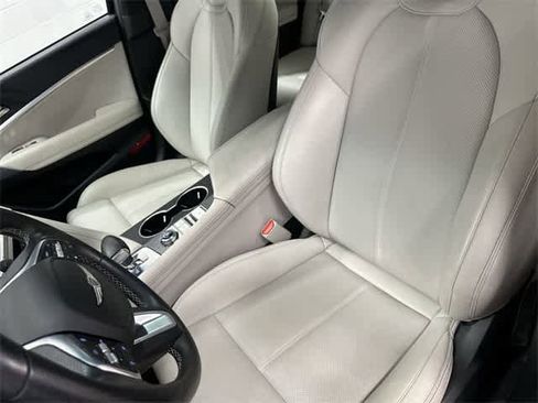 Used 2024 Genesis G70 2.5T image 10