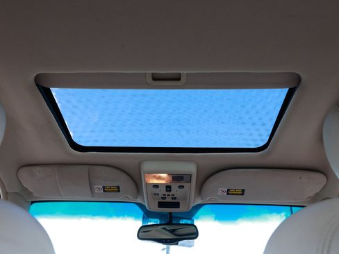 Used 2003 Lincoln Town Car Signature image 24