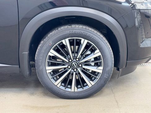 New 2026 Nissan Pathfinder Platinum image 4