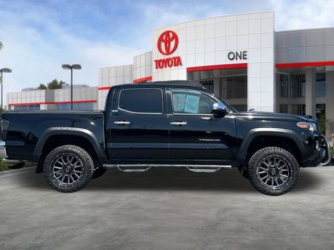 Used 2017 Toyota Tacoma SR w/ SR Convenience Package RWD image 3
