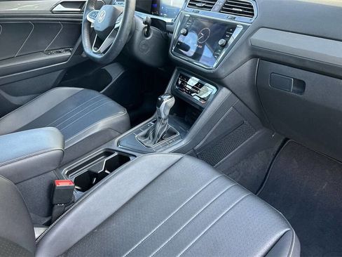 Used 2022 Volkswagen Tiguan SE image 17