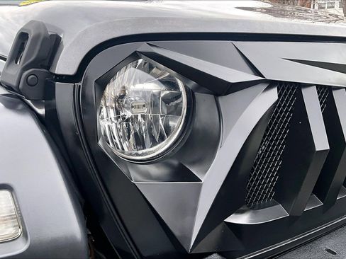 Used 2019 Jeep Wrangler Unlimited Sport S image 25