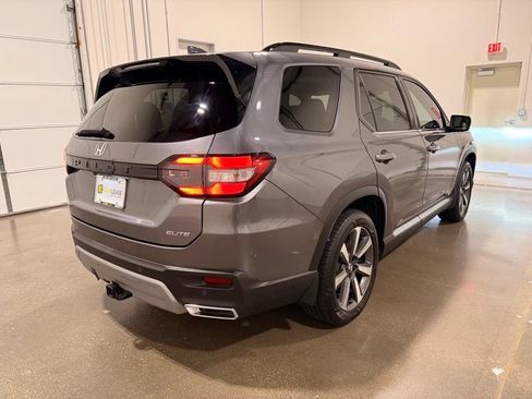 Used 2025 Honda Pilot Elite image 5