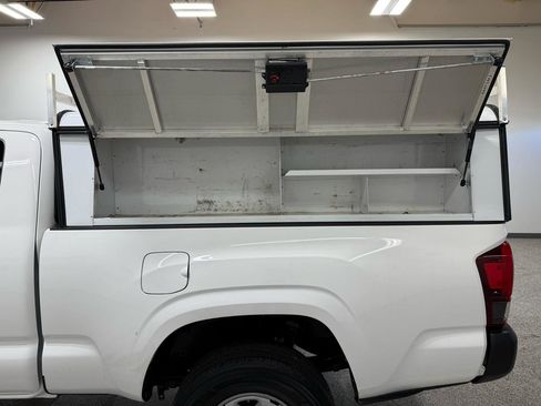 Used 2022 Toyota Tacoma SR image 18