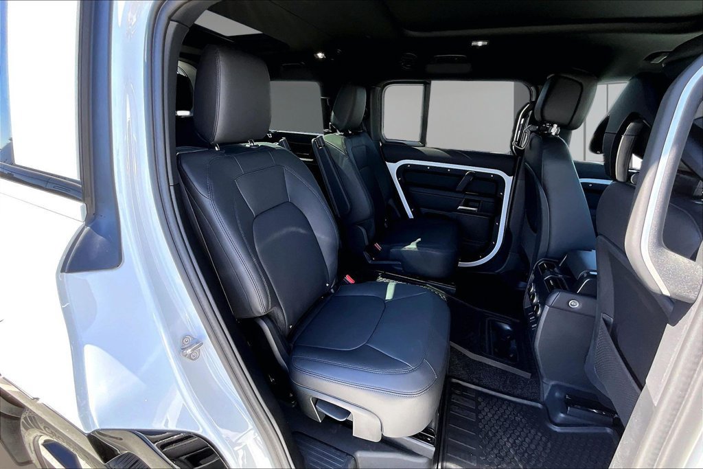 New 2026 Land Rover Defender 130 X-Dynamic SE AWD/4WD image 10