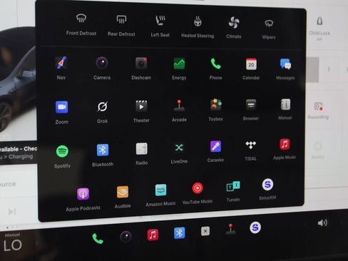 Used 2025 Tesla Model Y Long Range image 30