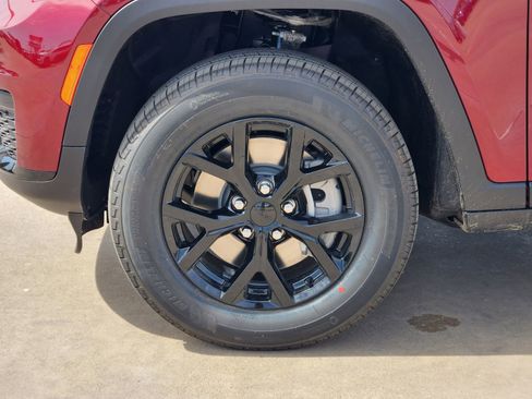 New 2025 Jeep Grand Cherokee L Altitude image 8