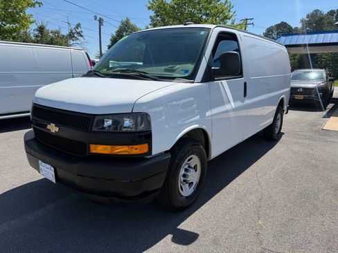 Used 2020 Chevrolet Express 3500 w/ Driver Convenience Package RWD image 7