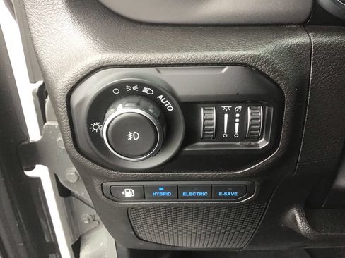 Used 2022 Jeep Wrangler Unlimited Rubicon 4xe w/ Cold Weather Group AWD/4WD image 17