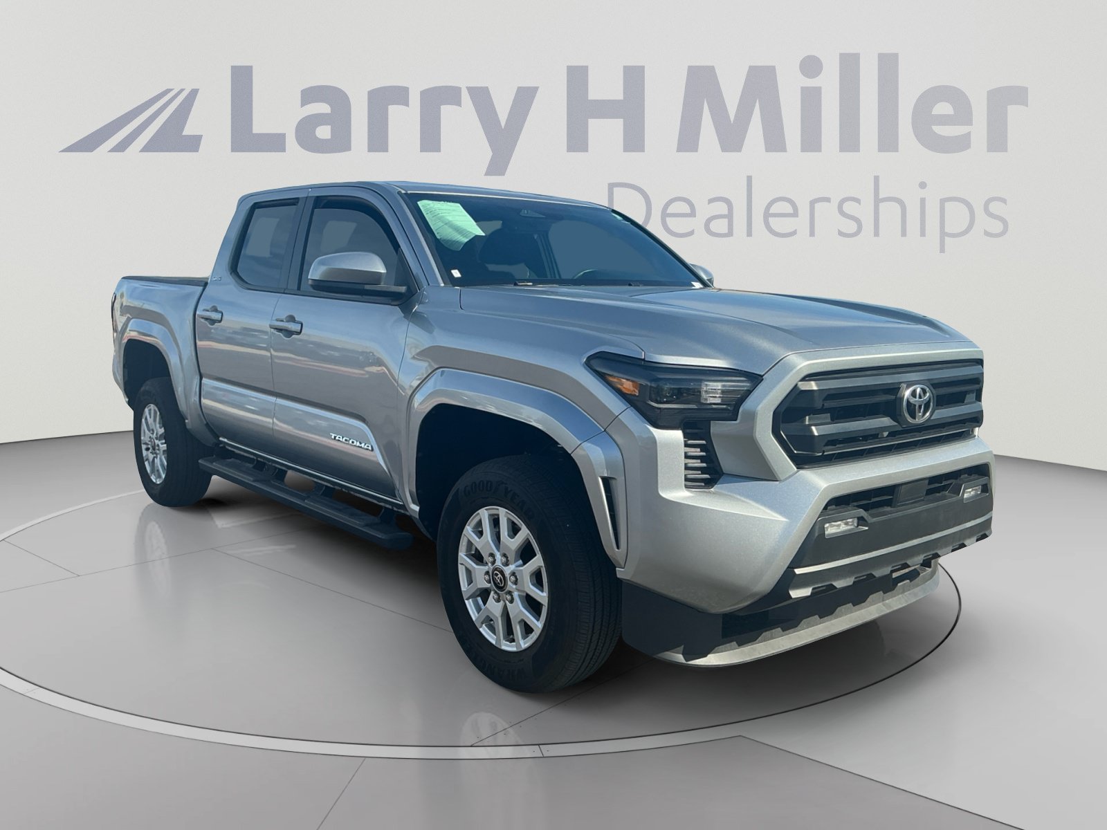 Used 2025 Toyota Tacoma SR5 RWD image 7
