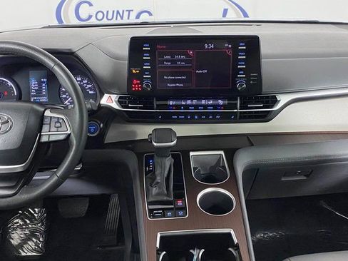 Used 2024 Toyota Sienna XLE image 16