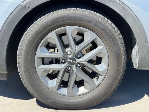 Used 2023 Kia Telluride LX FWD image 8