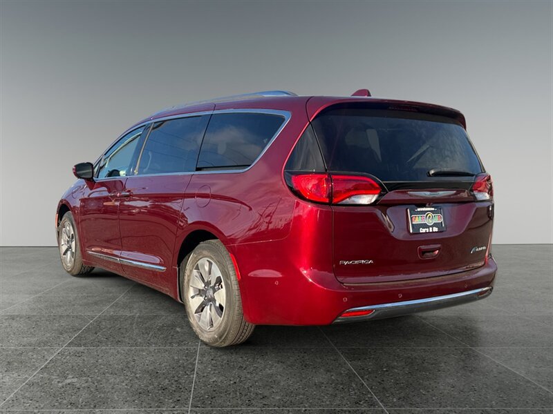 Used 2018 Chrysler Pacifica Limited w/ Advanced Safetytec Group FWD image 3