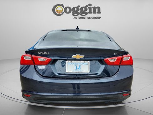 Used 2017 Chevrolet Malibu LT image 5