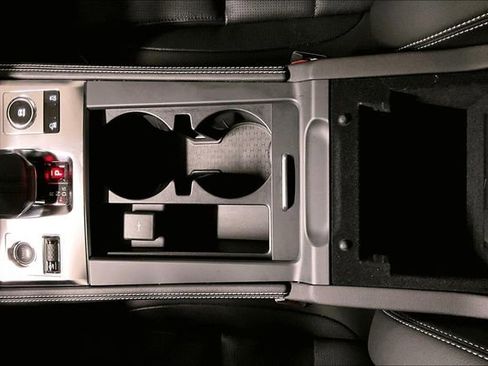 Certified 2024 Jaguar F-PACE R-Dynamic S image 11