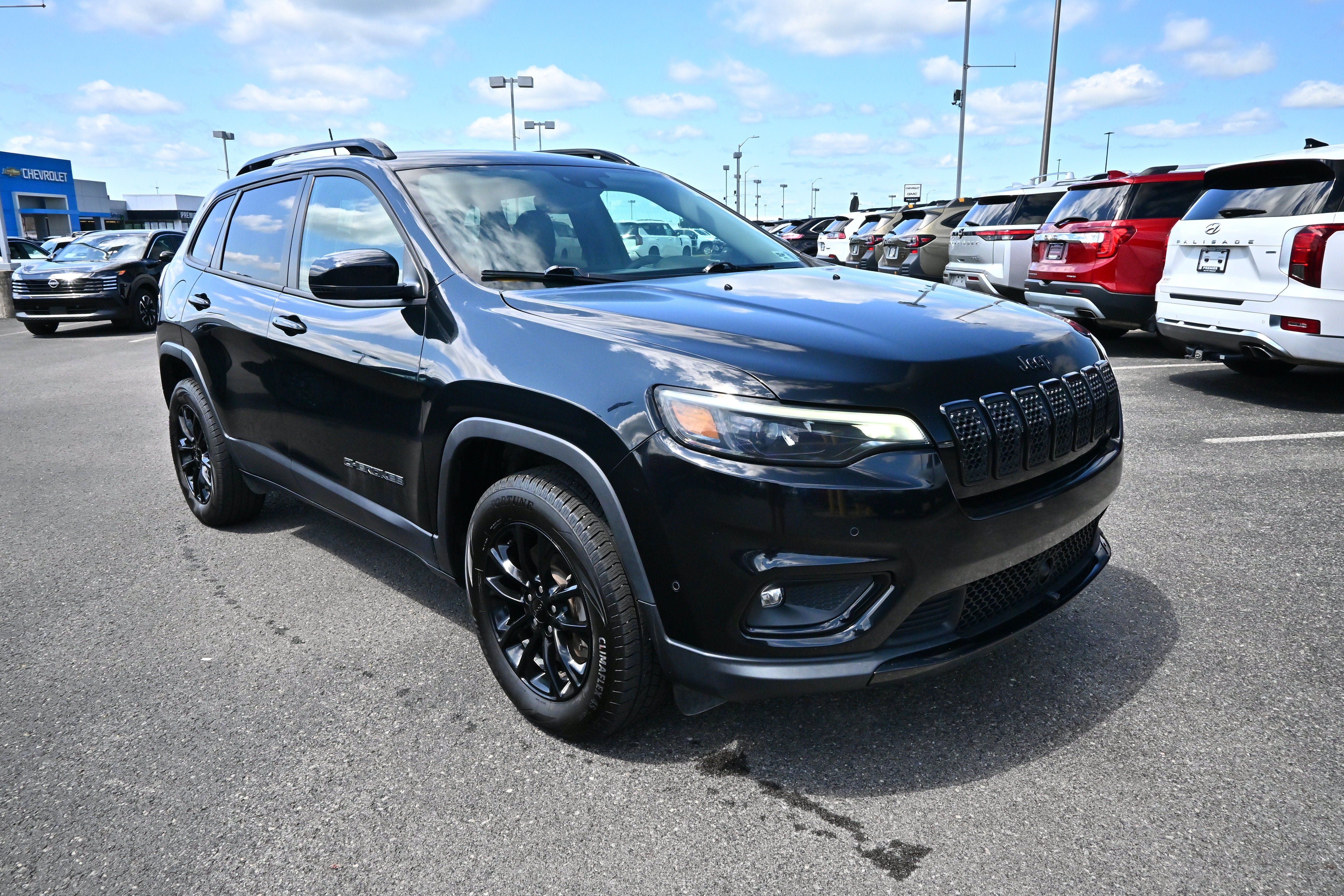 Used 2023 Jeep Cherokee Altitude Lux AWD/4WD image 2