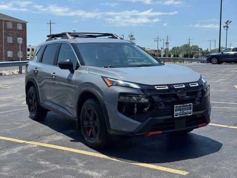 Used 2026 Nissan Rogue SV AWD/4WD image 2