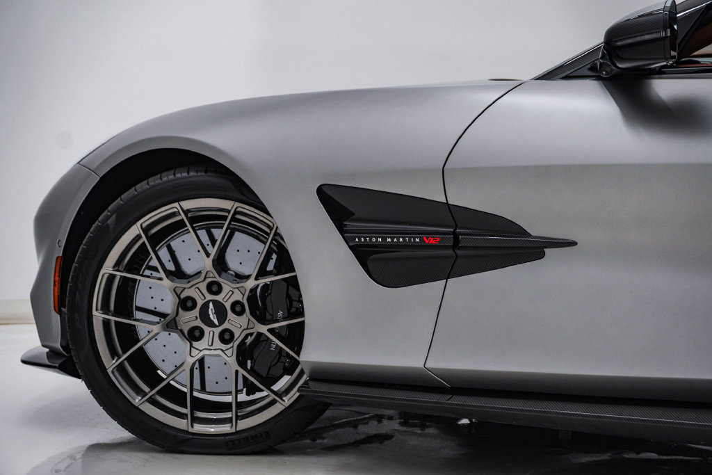 Used 2026 Aston Martin Vanquish Convertible RWD image 16