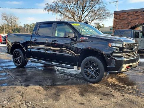 Used 2022 Chevrolet Silverado 1500 LT Trail Boss w/ Convenience Package II AWD/4WD image 2