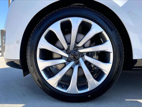 New 2026 Land Rover Range Rover Long Wheelbase SE AWD/4WD image 21