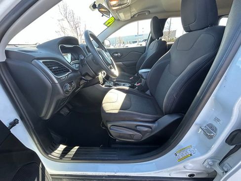 Used 2019 Jeep Cherokee Latitude w/ Popular Appearance Group image 13