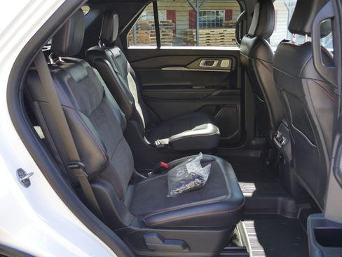 Certified 2025 Ford Explorer ST AWD/4WD image 37