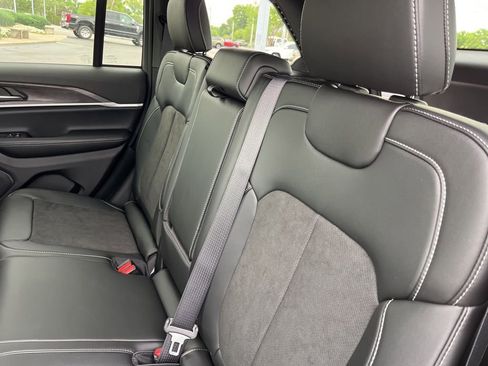 New 2026 Jeep Grand Cherokee Altitude AWD/4WD image 34